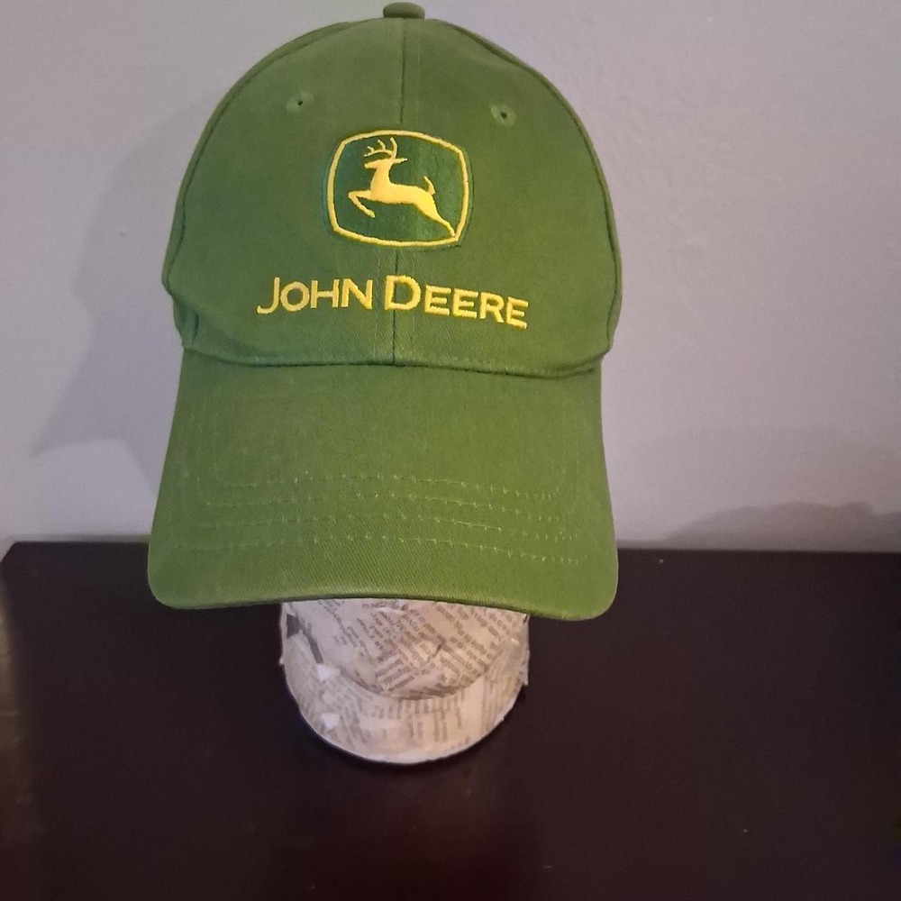 Mens John Deere green baseball cap with yellow logo
